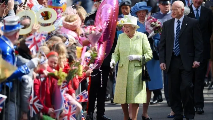 замок виндзор королева
