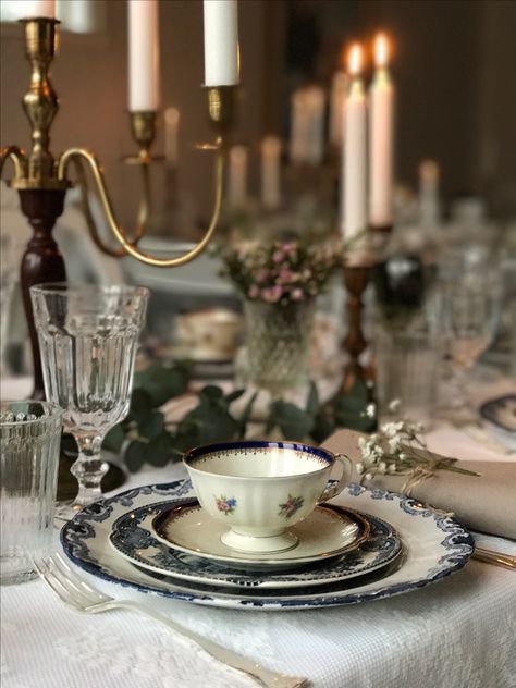 Table setting course in England