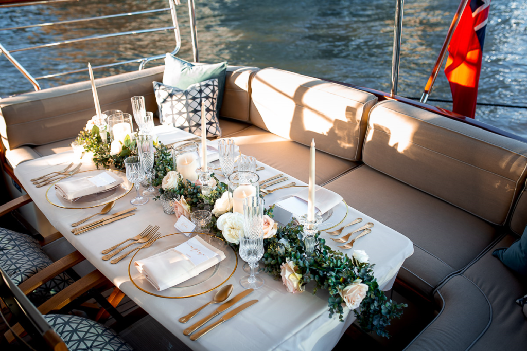 Luxury Thames River Cruise on a Yacht with Lunch