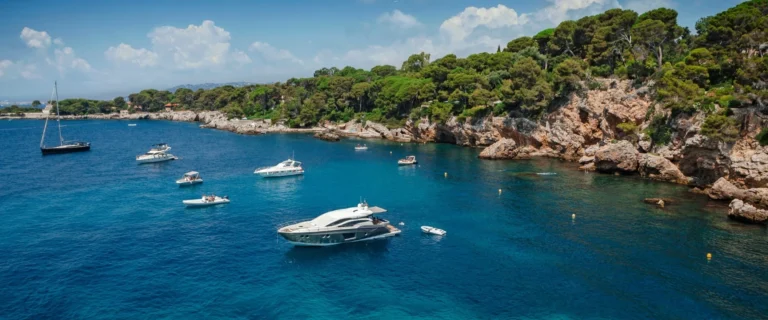 Luxury Yacht Tours: Cannes and Islands