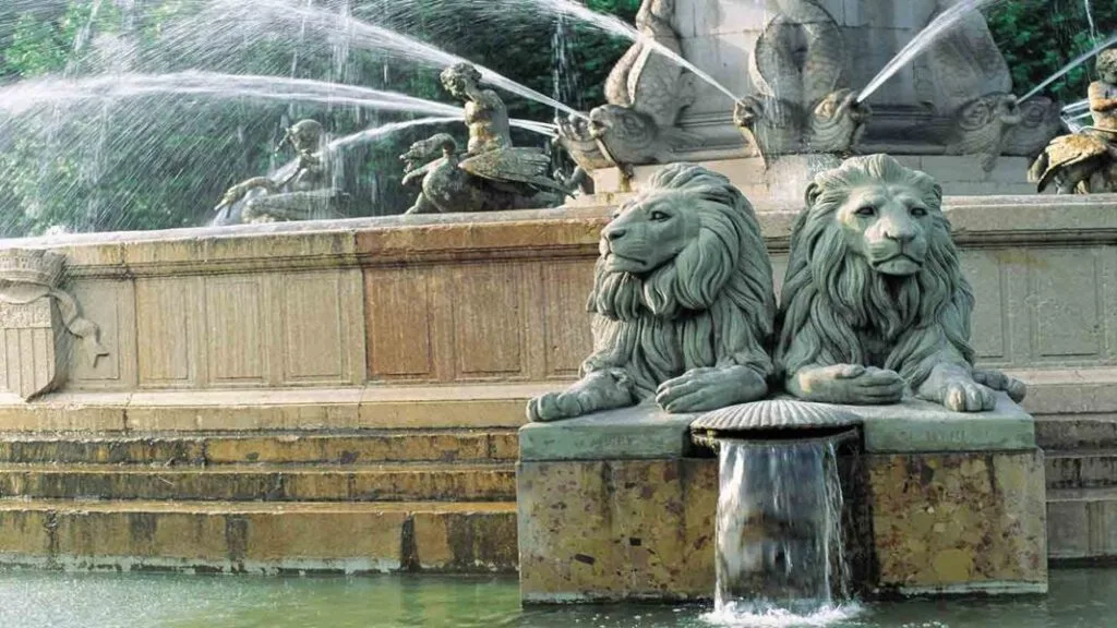 Lion's statues on Aix-En-Provence fountain