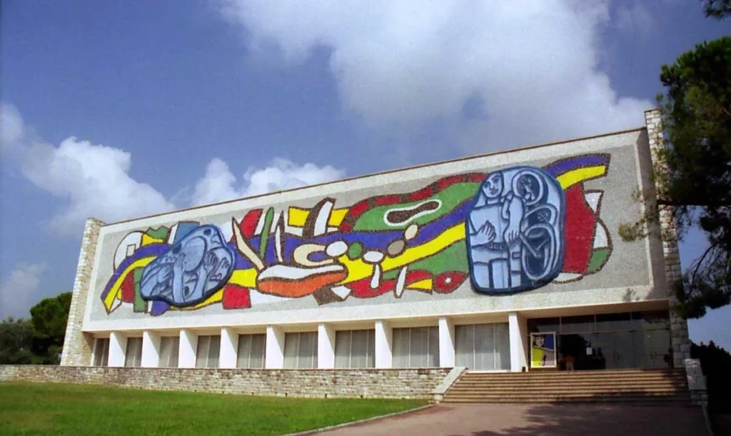 Экстерьер Национального музея Фернана Леже