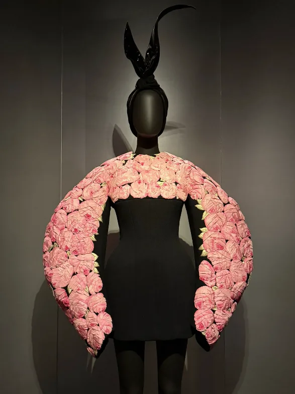 Schiaparelli: Fashion Becomes Art in London 2026