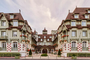 Hôtel Barrière Le Normandy facade