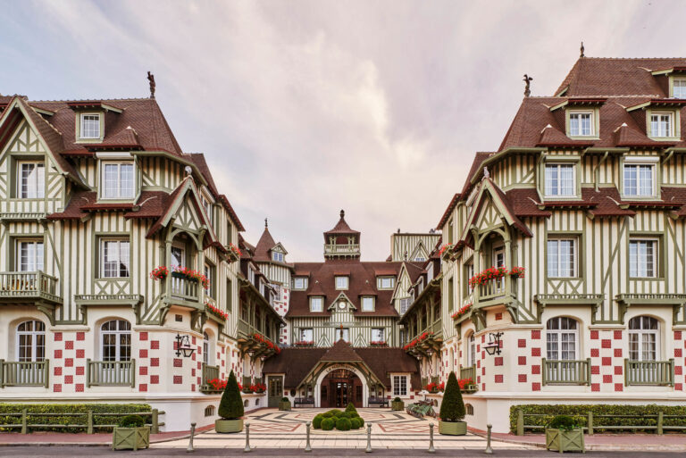 Hôtel Barrière Le Normandy facade